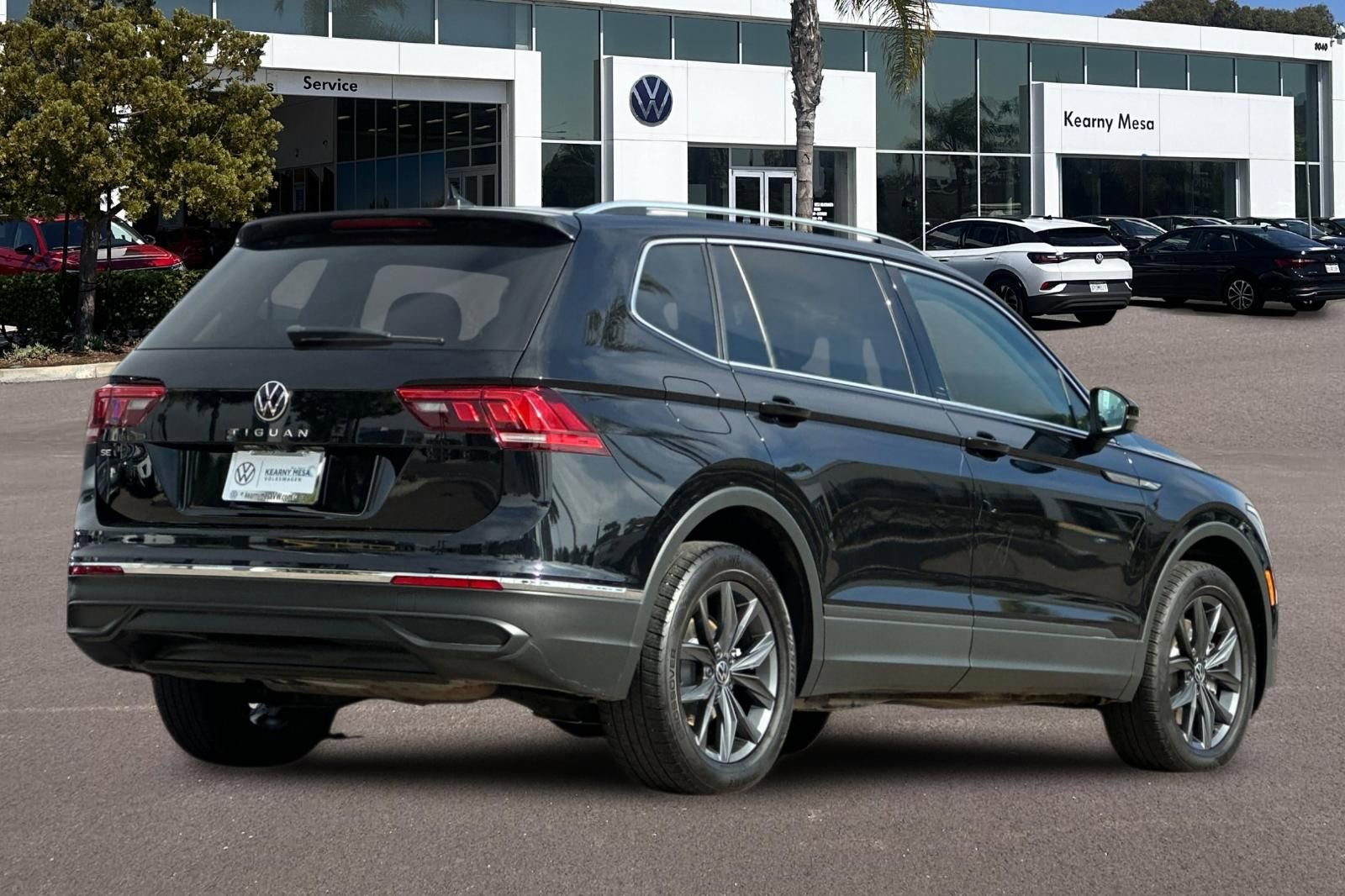 Used 2022 Volkswagen Tiguan SE FWD image 4
