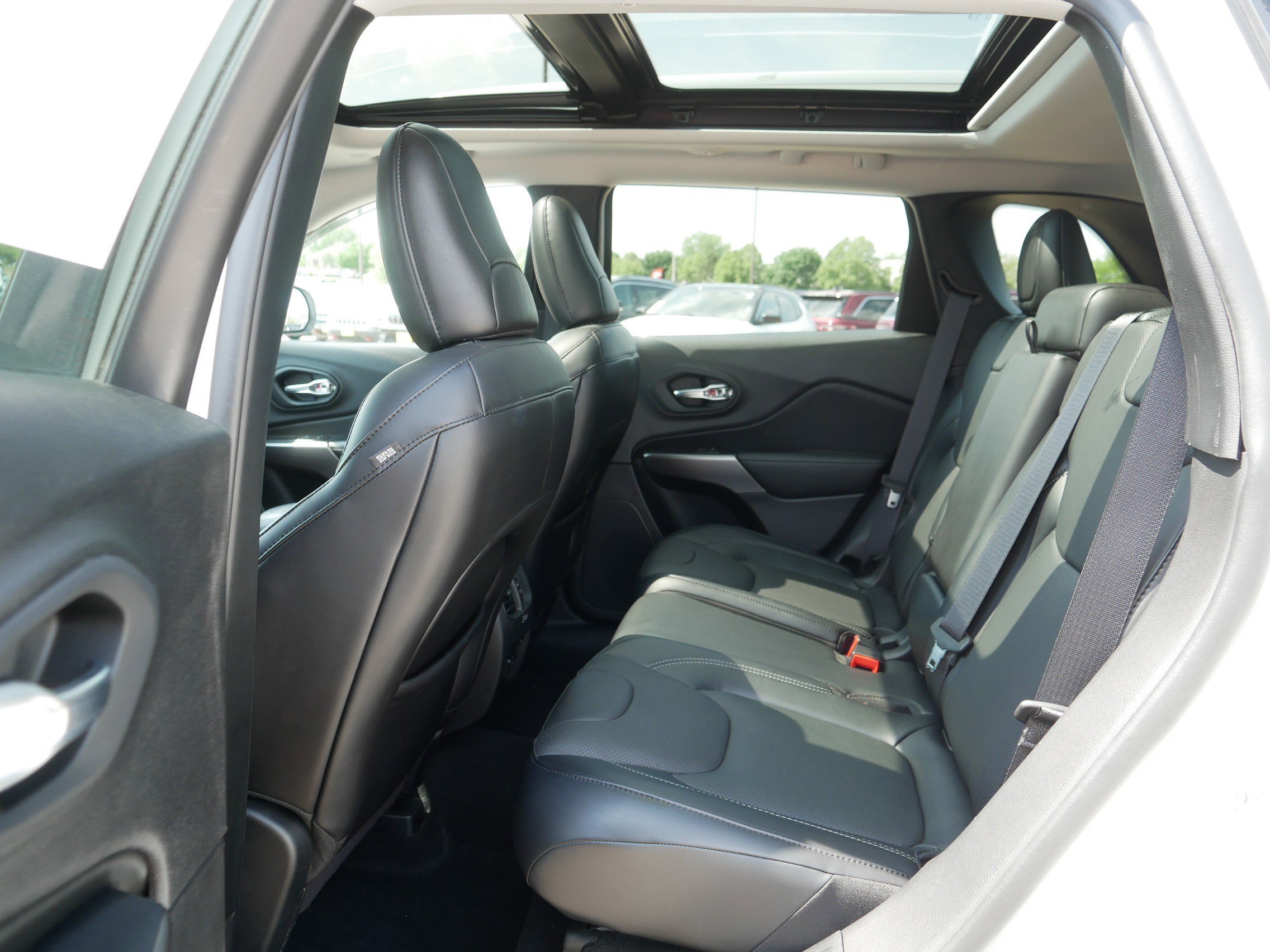 Used 2021 Jeep Cherokee Limited w/ Elite Package AWD/4WD image 36