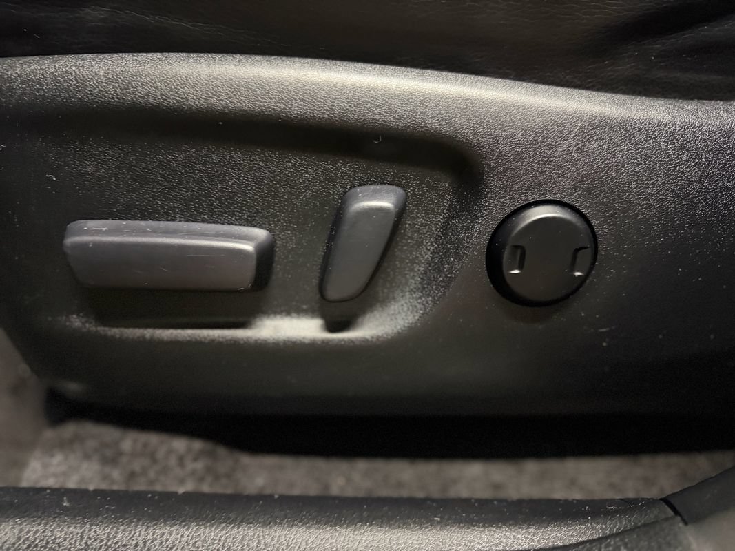 Used 2015 Toyota RAV4 Limited AWD/4WD image 17