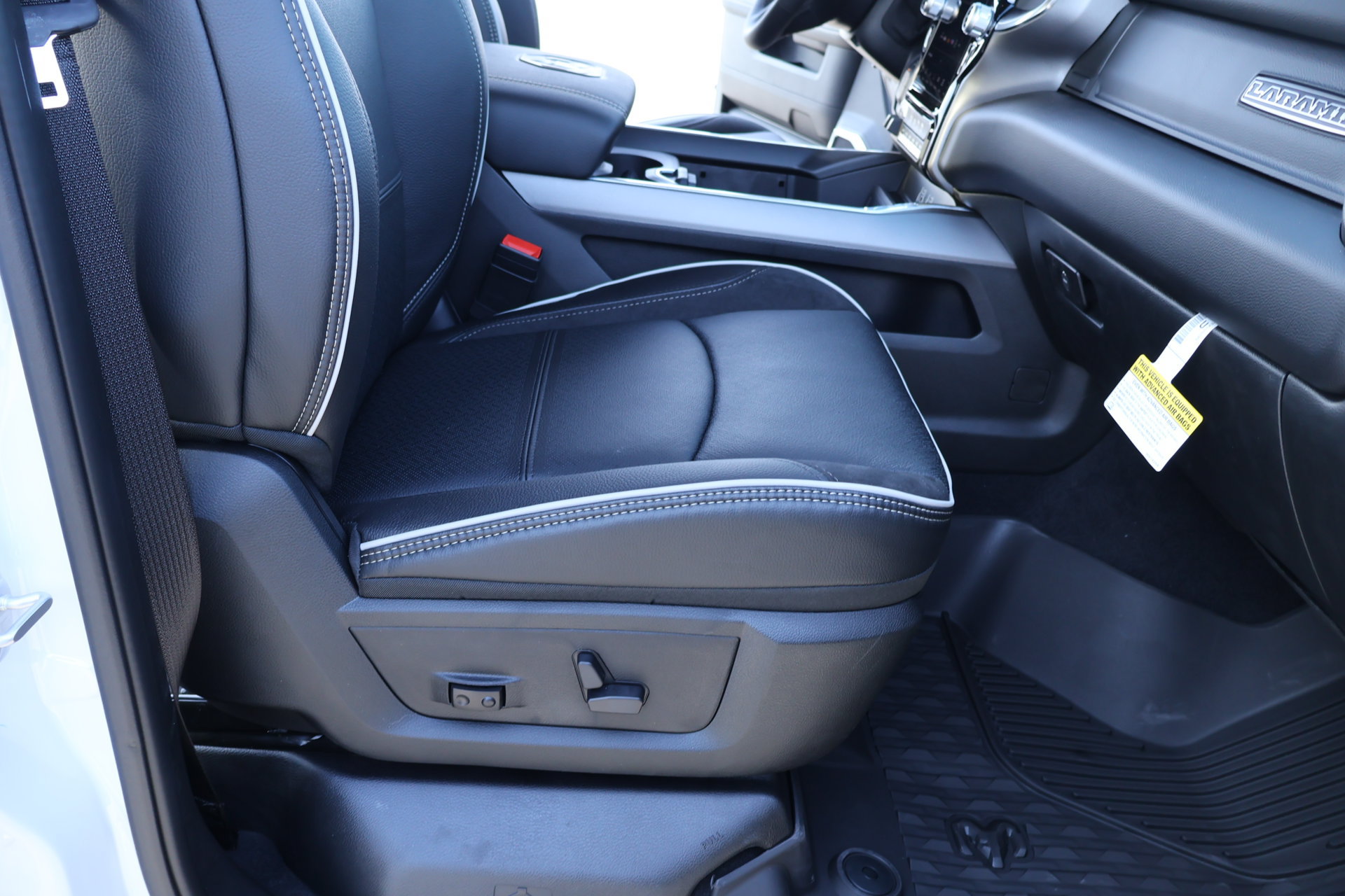New 2027 RAM 3500 Laramie AWD/4WD image 14
