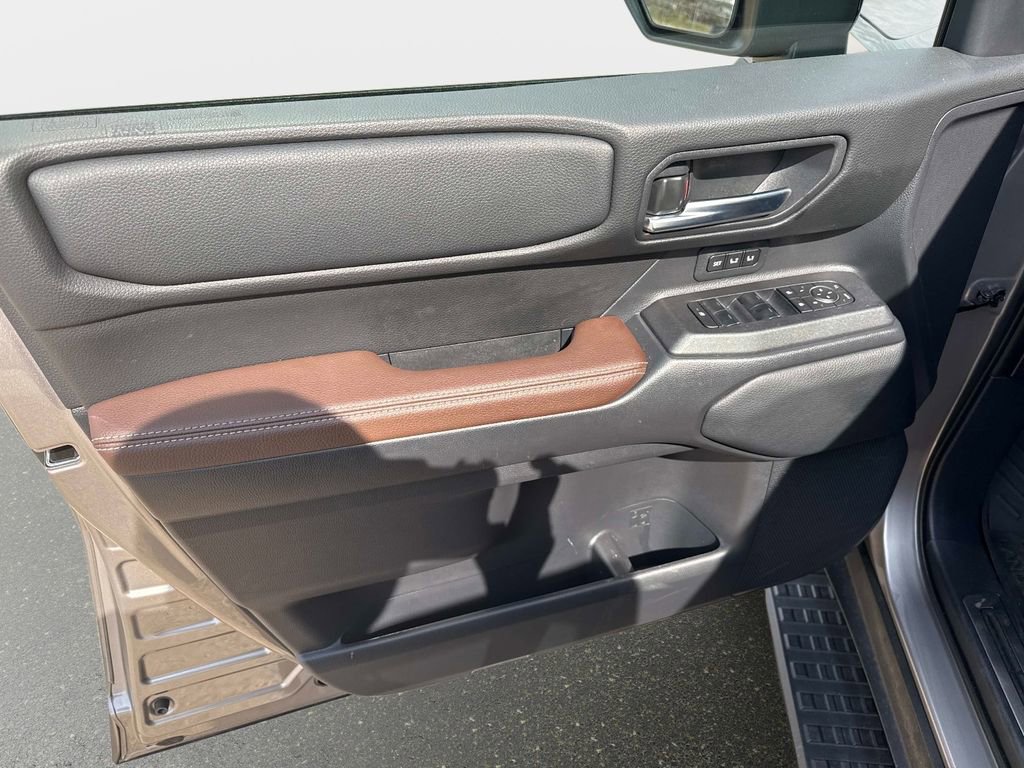 Used 2025 Toyota Land Cruiser w/ Premium Package image 17