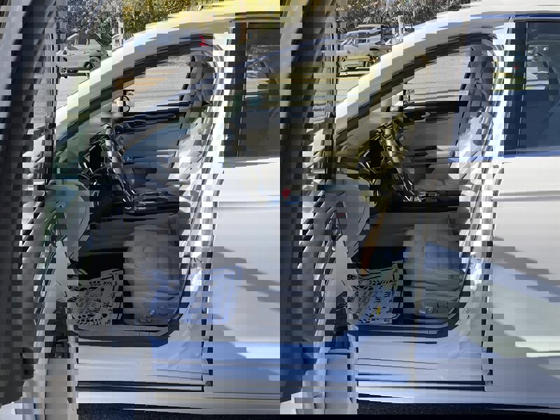 Used 2017 Ford Fusion SE w/ Fusion SE Technology Package image 16