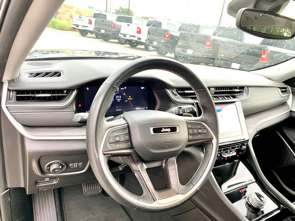 Used 2022 Jeep Grand Cherokee L Limited RWD image 12