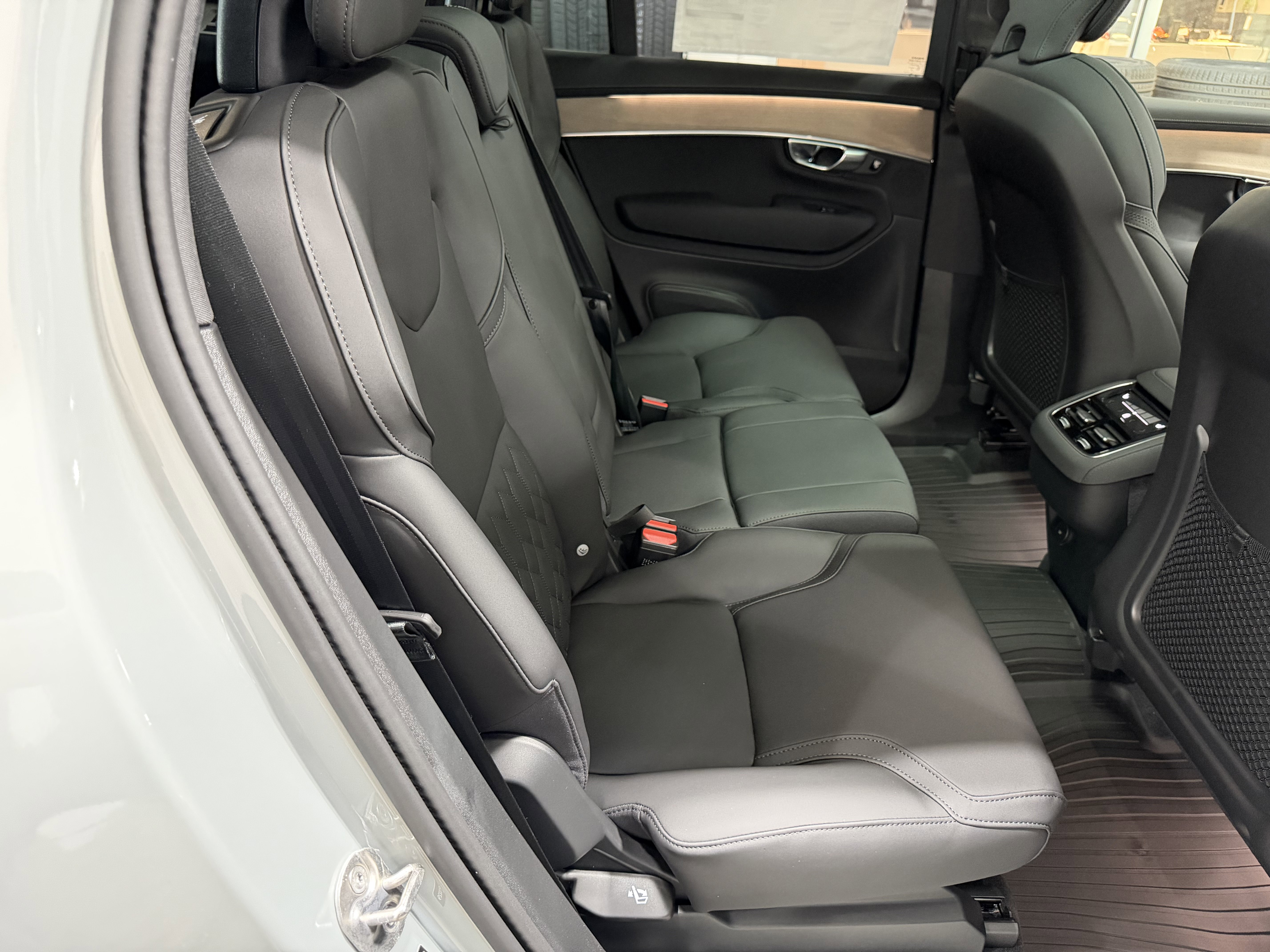 New 2026 Volvo XC90 B6 Plus w/ Protection Package Premier AWD/4WD image 28