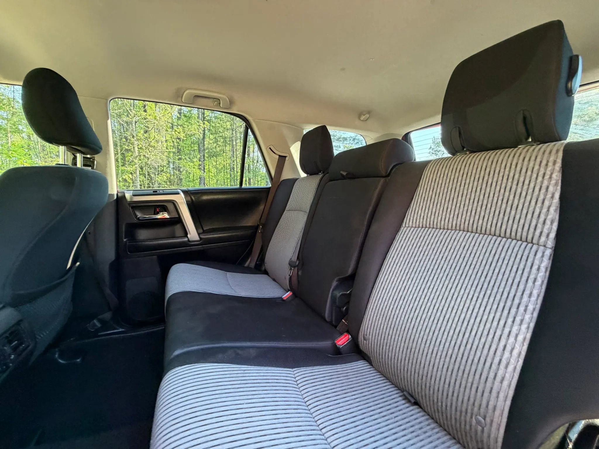 Used 2014 Toyota 4Runner SR5 AWD/4WD image 14