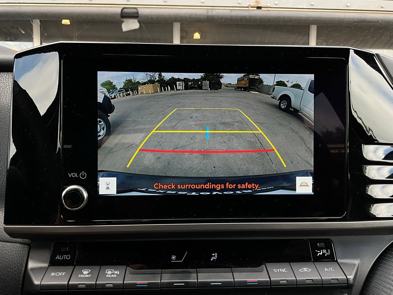 Used 2025 Toyota Camry SE image 31