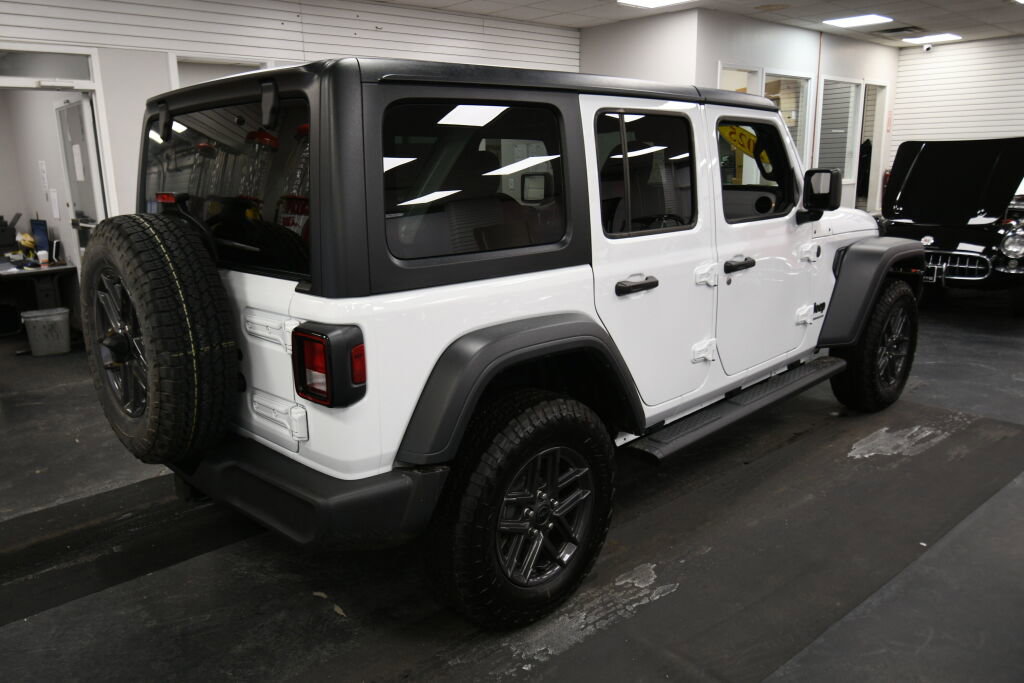 Used 2025 Jeep Wrangler Sport S image 7