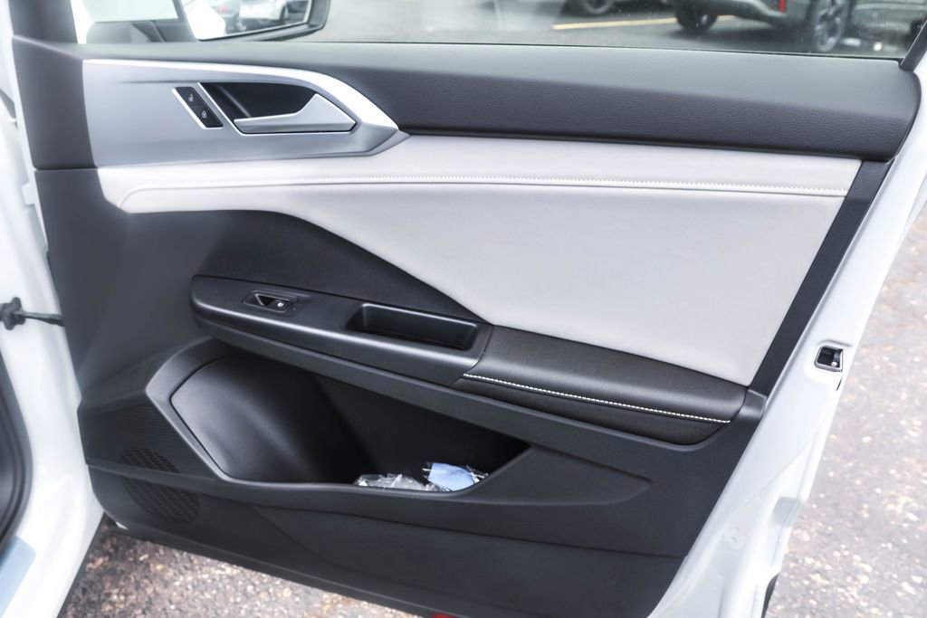 Used 2025 Volkswagen Taos SE image 35