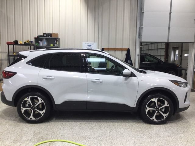New 2026 Ford Escape ST-Line Select w/ Tech Pack #2 AWD/4WD image 3