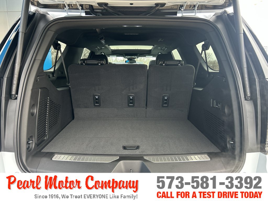 New 2026 Chevrolet Suburban Premier w/ Sun And Tow Package AWD/4WD image 25