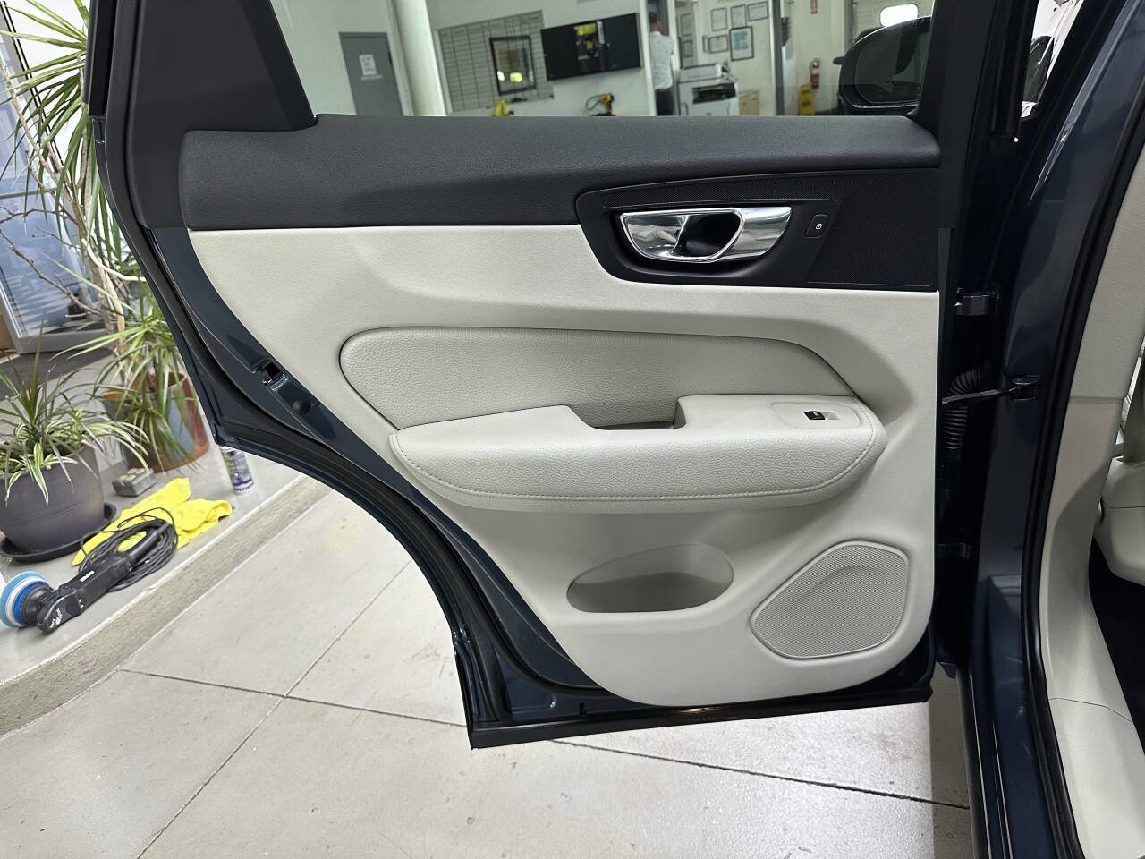 Used 2019 Volvo XC60 T5 Inscription w/ Protection Package Premier image 12