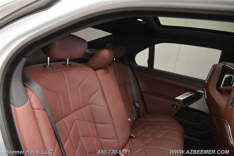 Used 2025 BMW 750e xDrive w/ Premium Package AWD/4WD image 24