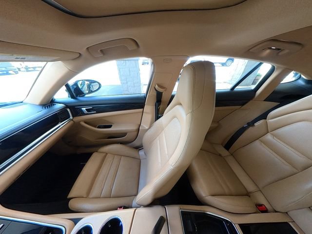 Used 2019 Porsche Panamera RWD image 34