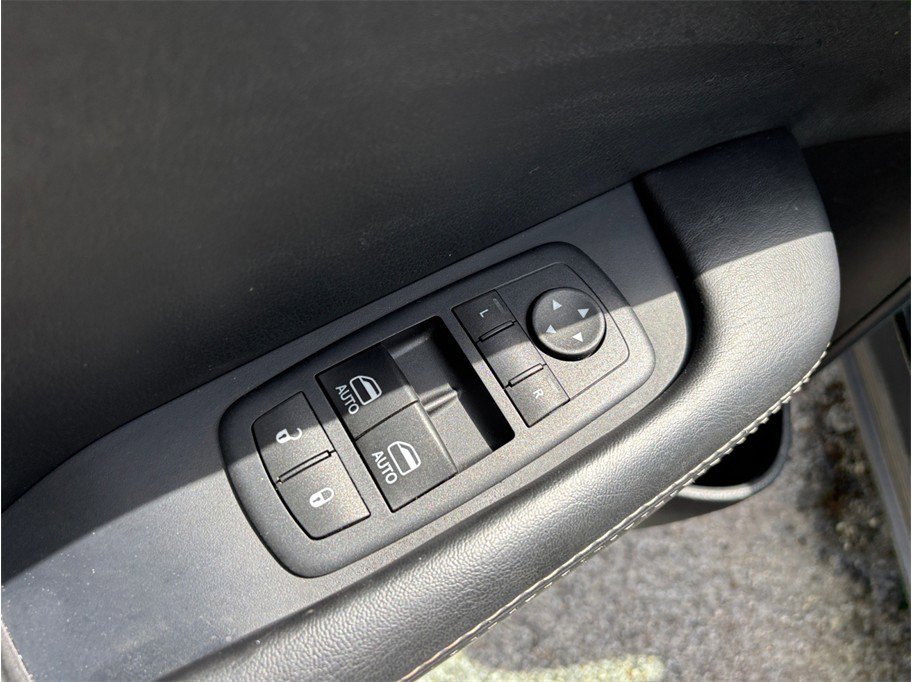 Used 2015 Dodge Challenger SRT Hellcat image 23