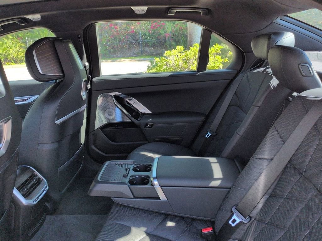 New 2026 BMW 750e xDrive w/ Executive Package image 13