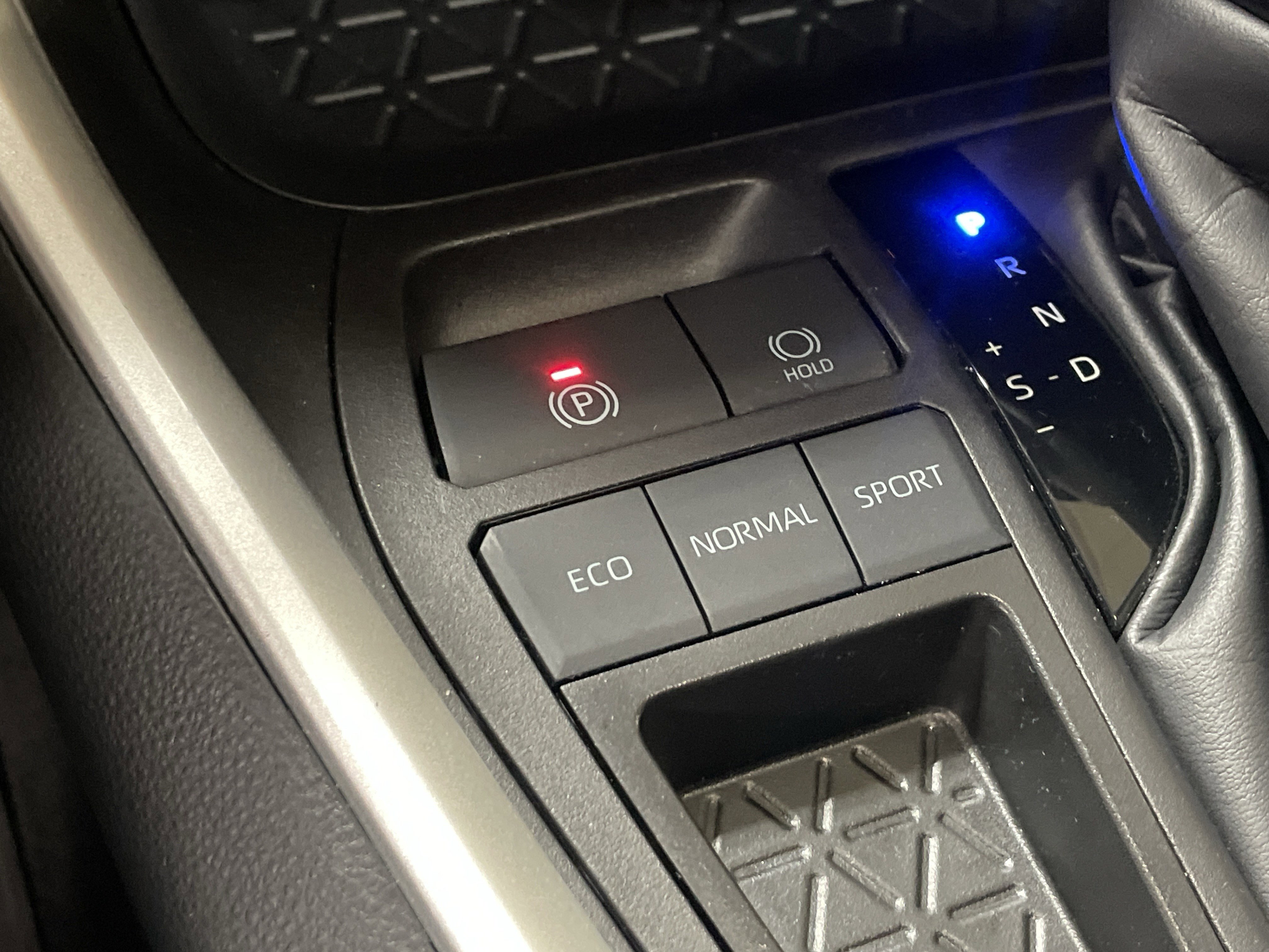 Used 2025 Toyota RAV4 LE image 28