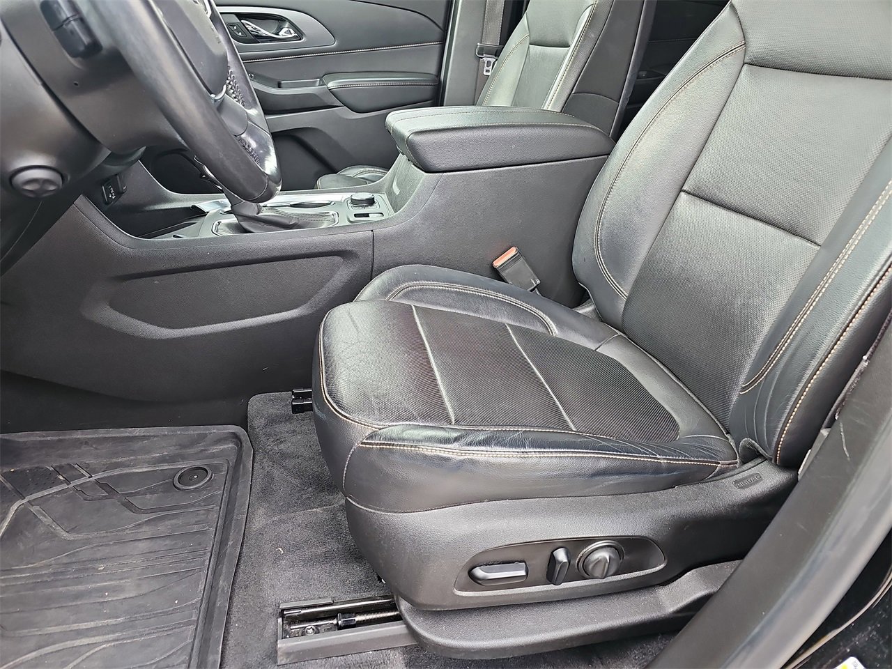 Used 2021 Chevrolet Traverse Premier w/ Redline Edition image 16