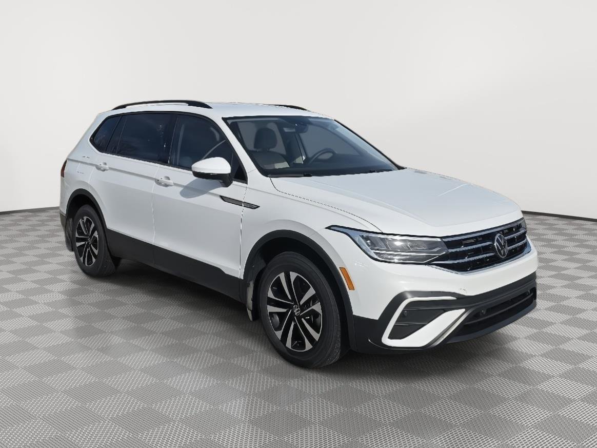 Used 2023 Volkswagen Tiguan S image 2