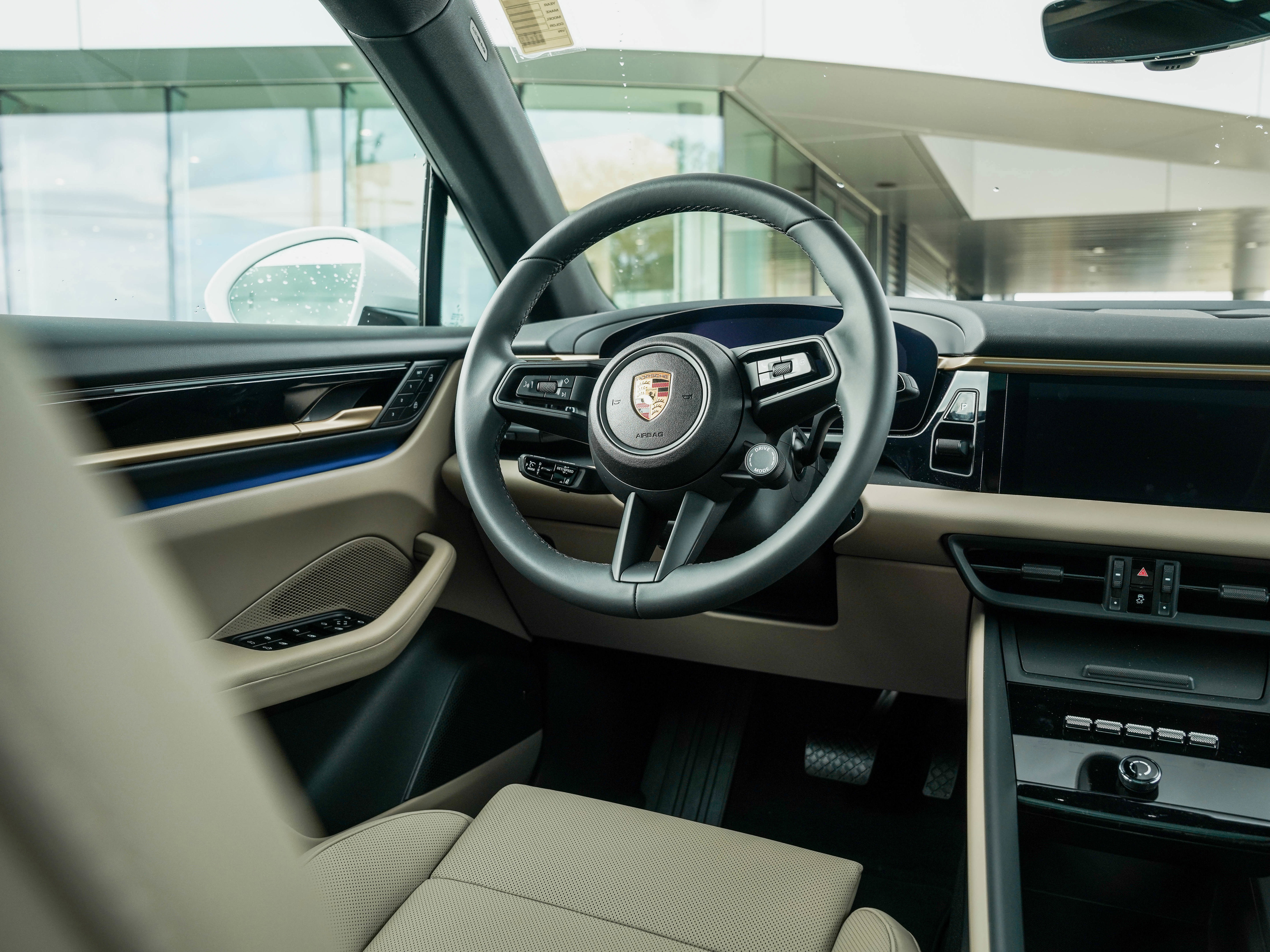 Certified 2025 Porsche Macan Electric image 24