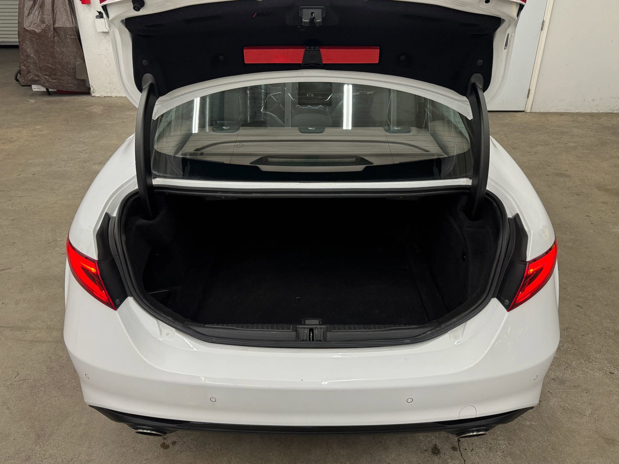 Used 2017 Alfa Romeo Giulia image 12