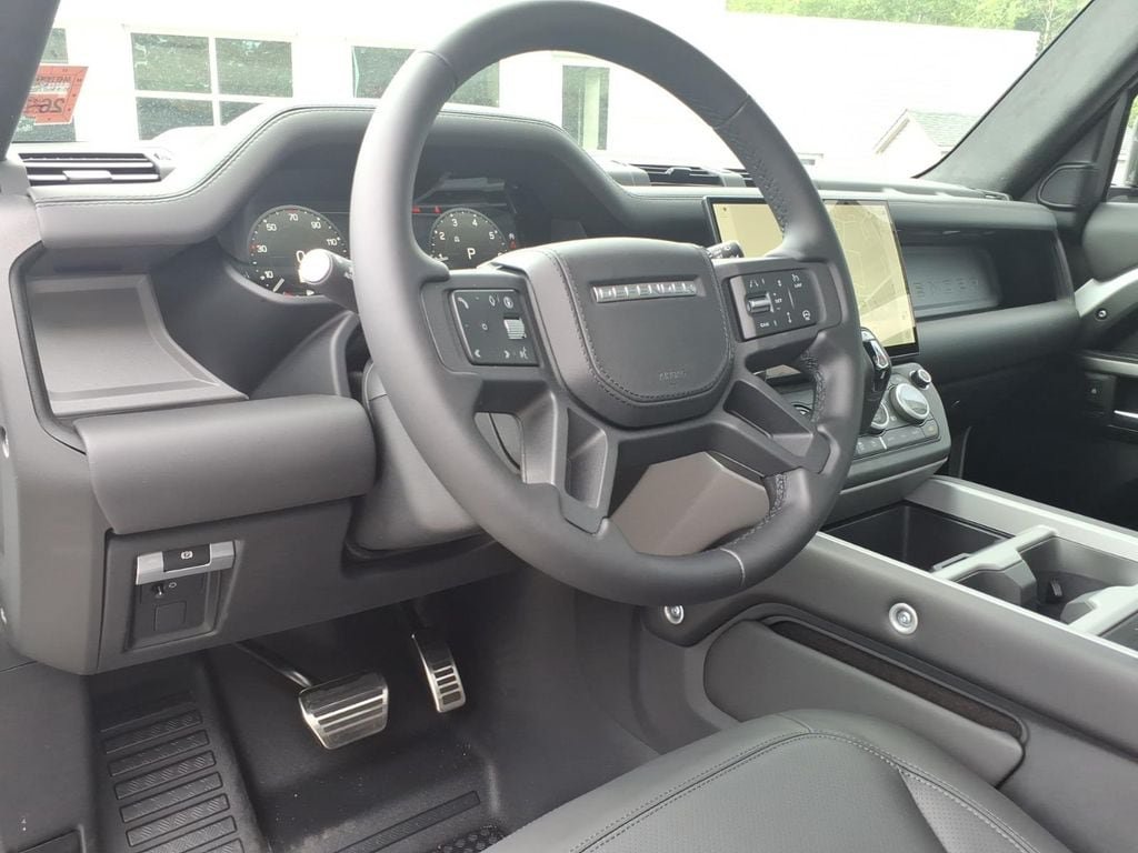 New 2026 Land Rover Defender 90 V8 AWD/4WD image 15