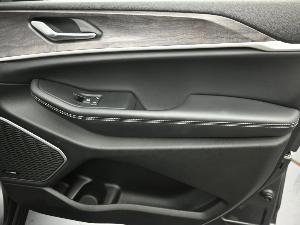 Used 2022 Jeep Grand Cherokee Limited 4xe image 30