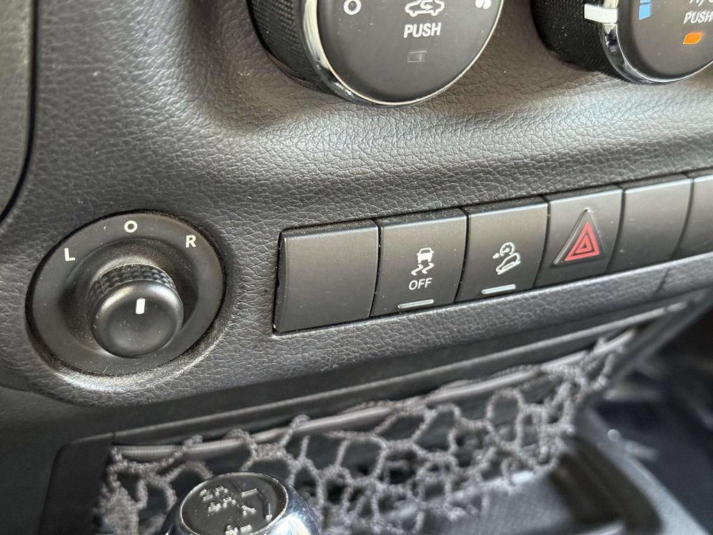 Used 2016 Jeep Wrangler Unlimited Sport w/ Quick Order Package 24S AWD/4WD image 28