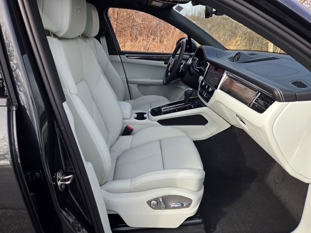New 2026 Porsche Macan GTS image 36