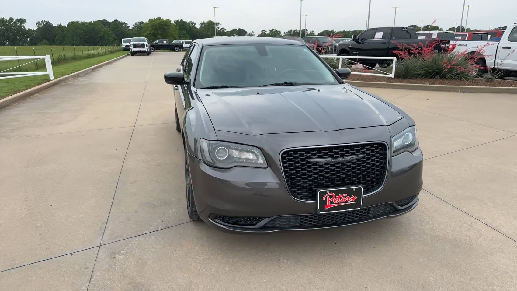 Used 2022 Chrysler 300 Touring w/ Sport Appearance Package RWD image 4