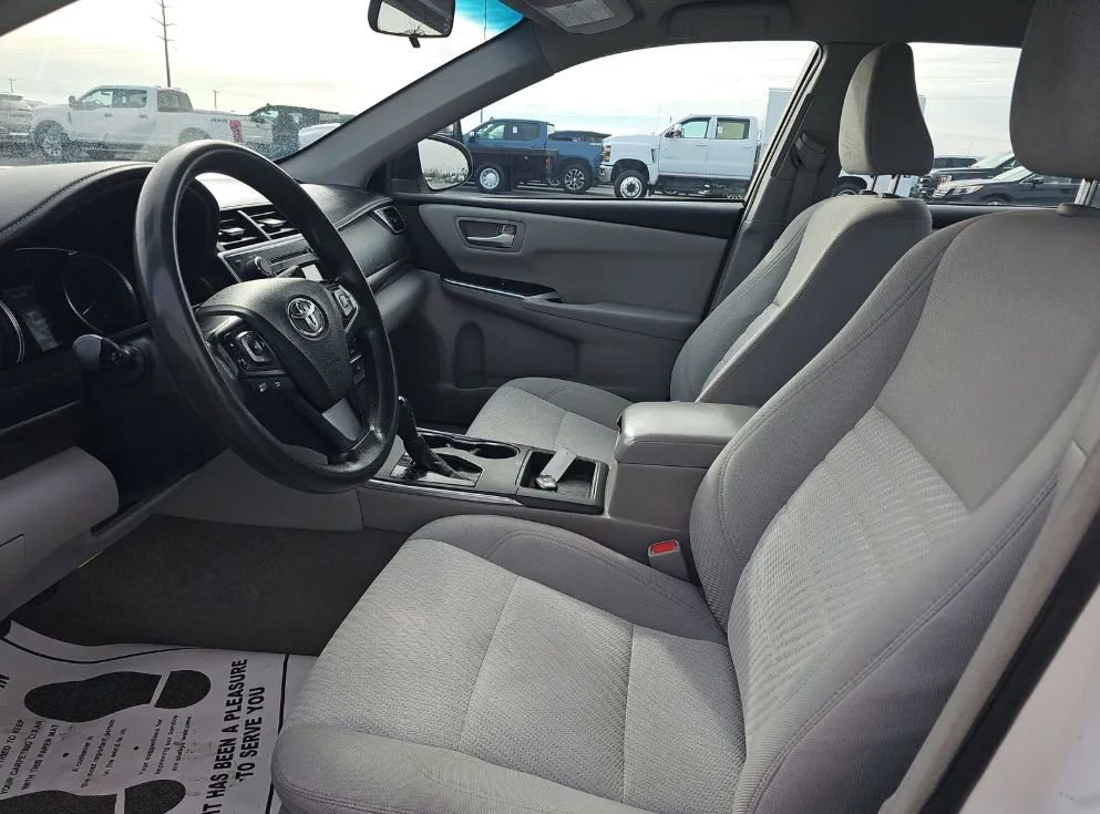 Used 2017 Toyota Camry LE image 3