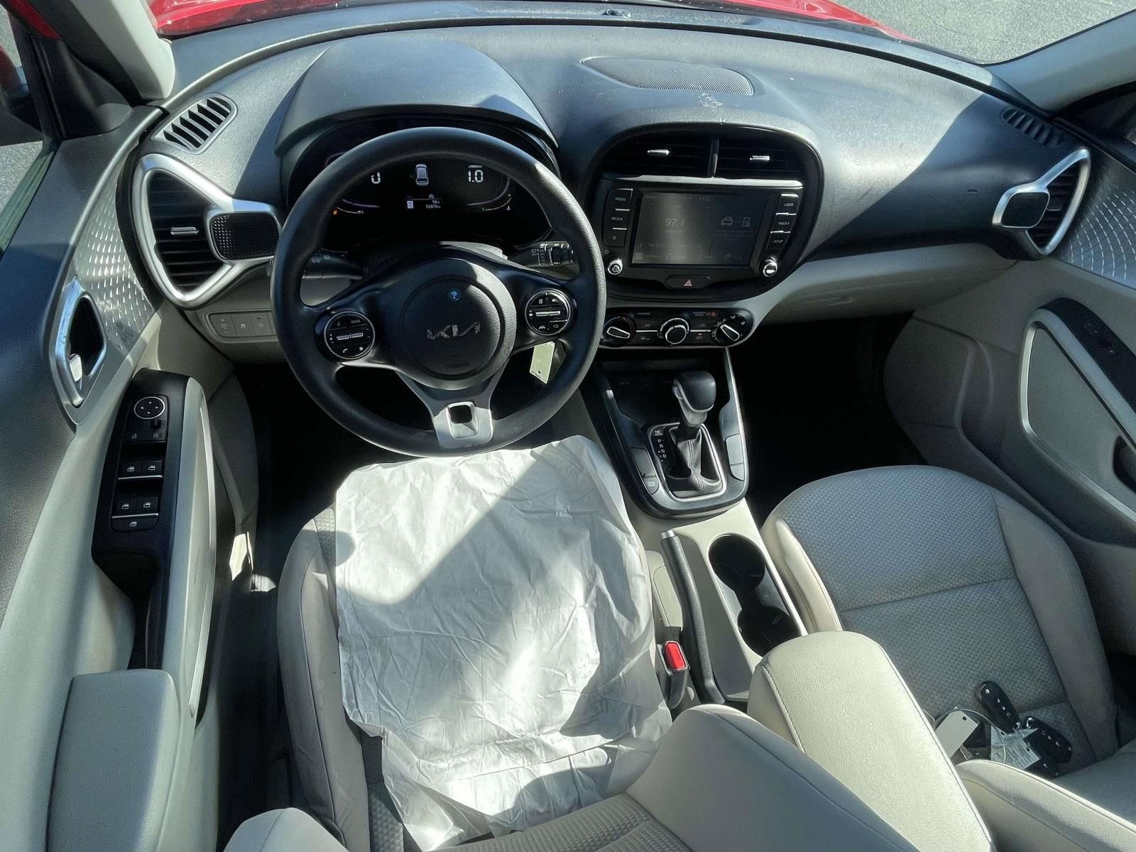 Used 2023 Kia Soul LX w/ LX Technology Package image 11