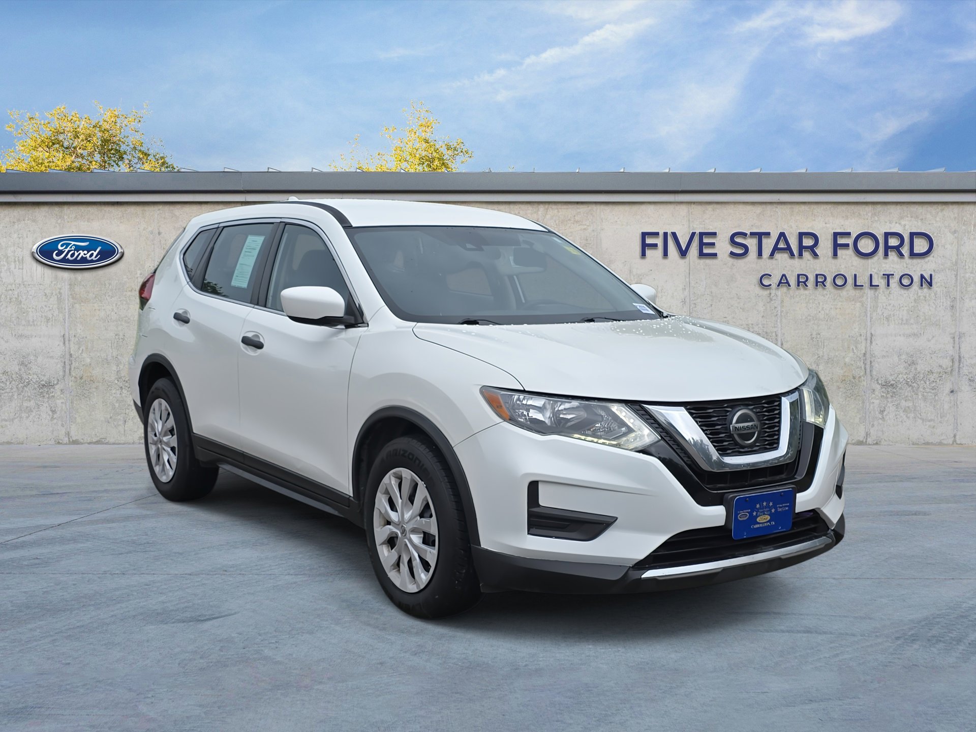 Used 2019 Nissan Rogue S FWD image 1
