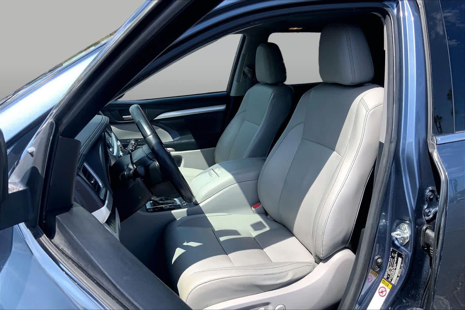 Used 2015 Toyota Highlander XLE FWD image 7