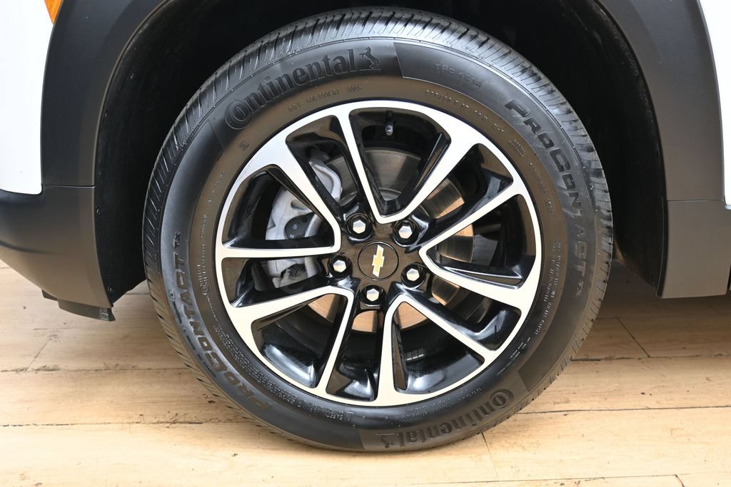 Used 2025 Chevrolet TrailBlazer LT AWD/4WD image 16
