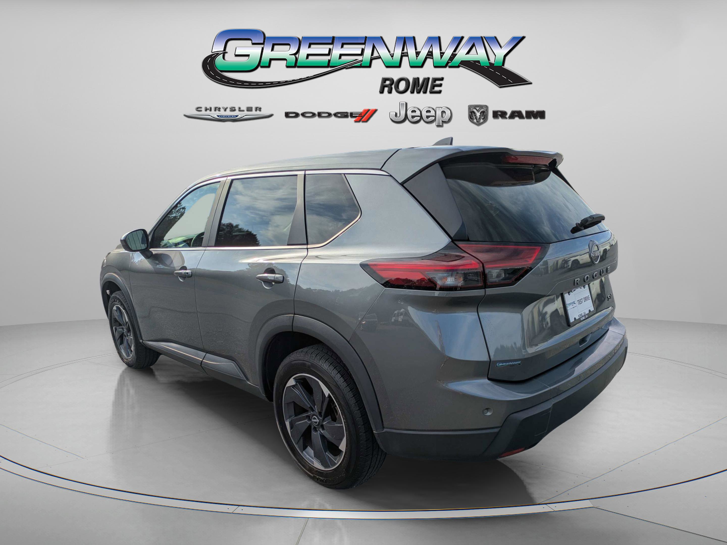 Used 2024 Nissan Rogue SV FWD image 5