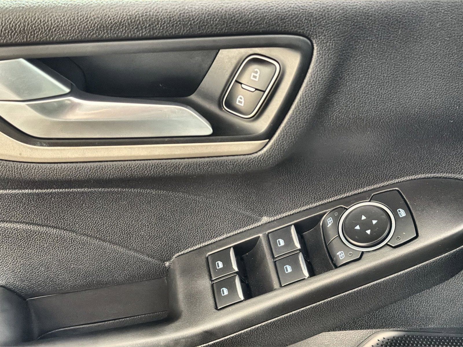 Used 2021 Ford Escape SE image 15