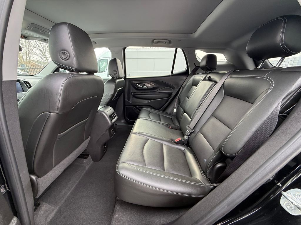 Used 2022 GMC Terrain SLT w/ Tech Package image 16