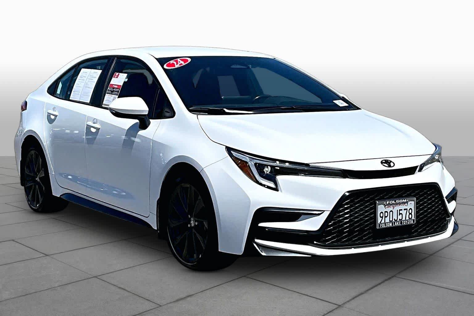 Used 2024 Toyota Corolla SE FWD image 2