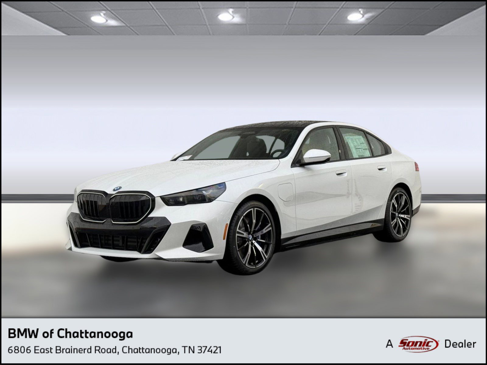 New 2026 BMW 550e xDrive AWD/4WD image 1