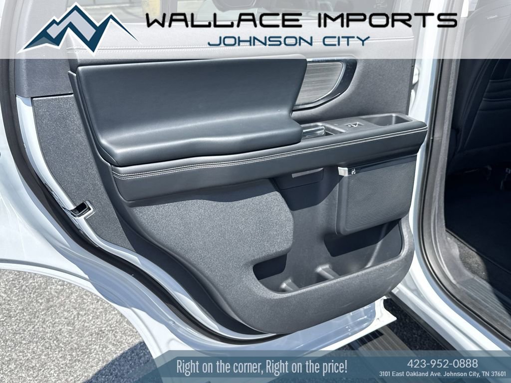 Used 2025 Ford Expedition Platinum AWD/4WD image 35