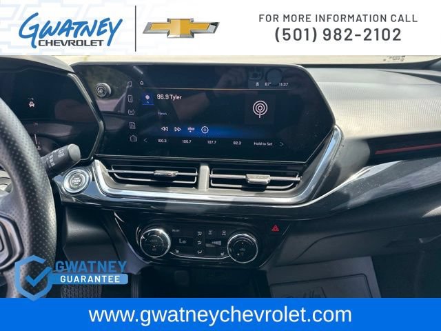 Used 2025 Chevrolet Trax RS w/ Sunroof Package FWD image 17