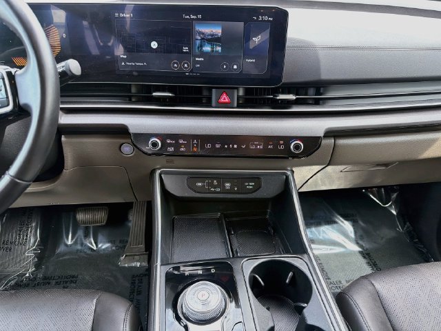 Used 2025 Kia Carnival EX FWD image 19