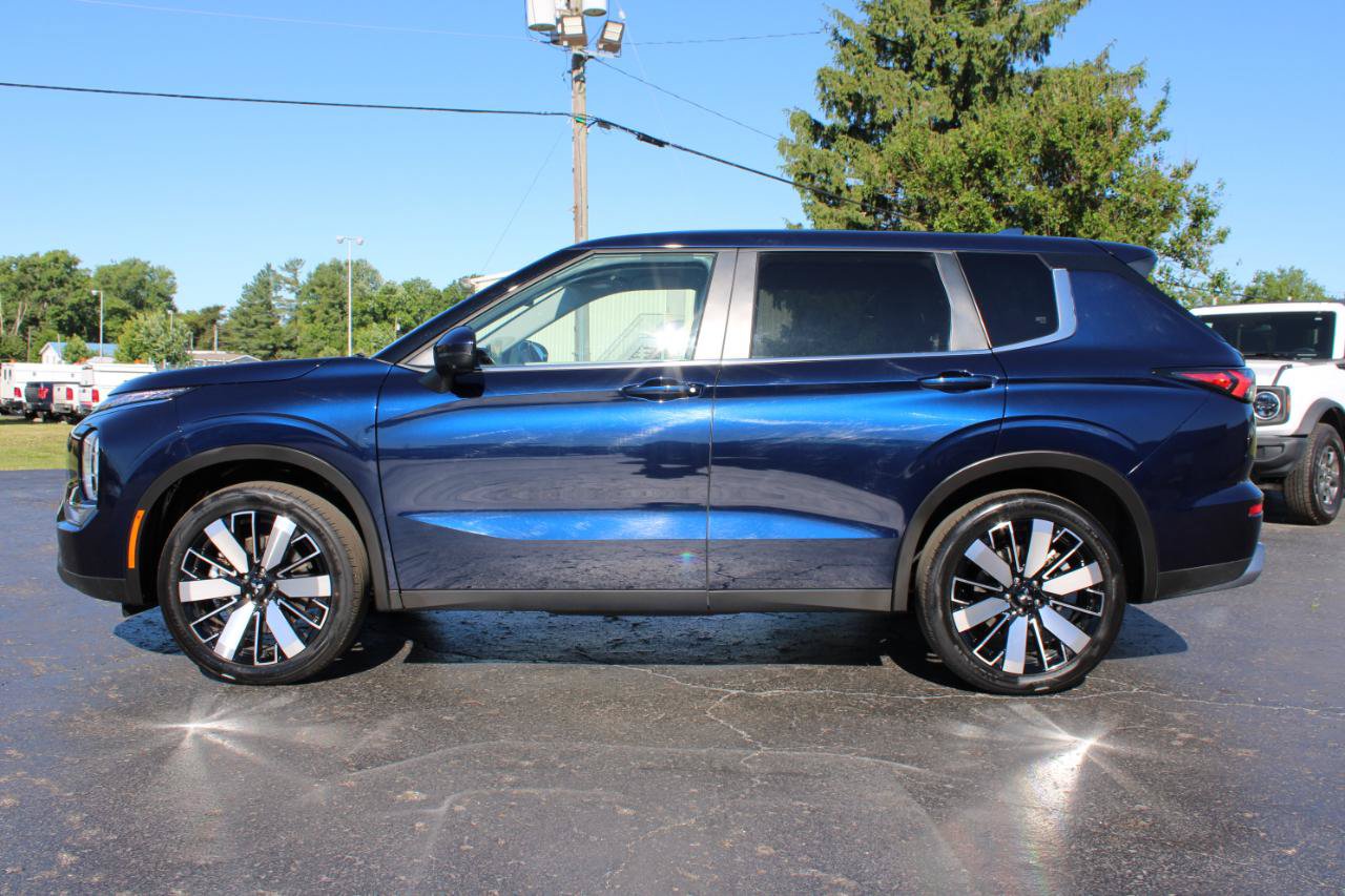 Used 2025 Mitsubishi Outlander SE FWD image 12