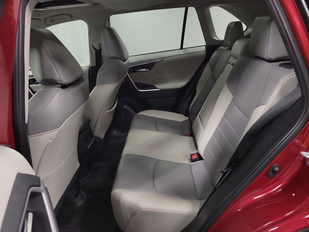 Used 2022 Toyota RAV4 XLE Premium image 23