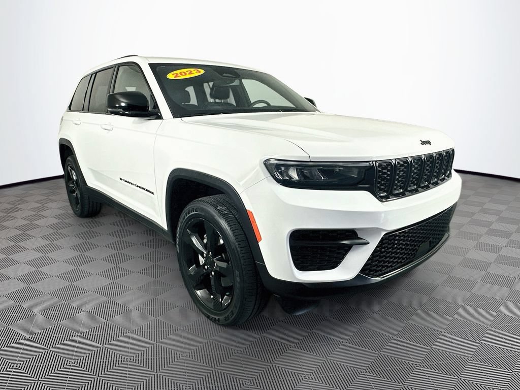 Certified 2023 Jeep Grand Cherokee Altitude AWD/4WD image 2