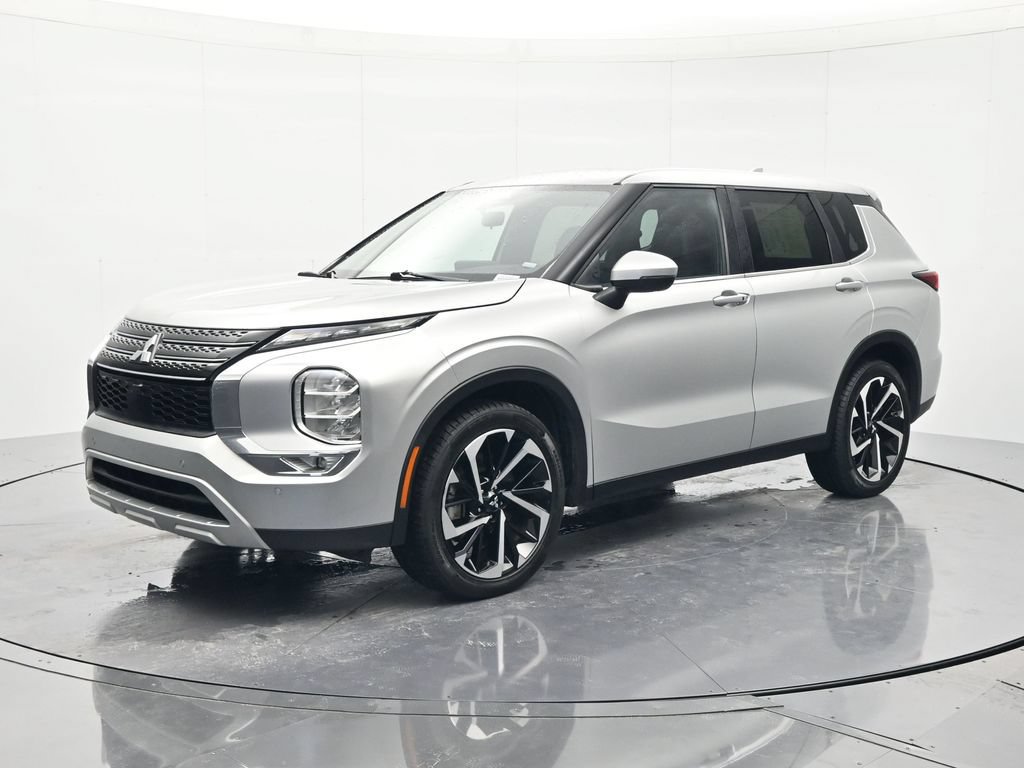 Used 2024 Mitsubishi Outlander SE FWD image 1