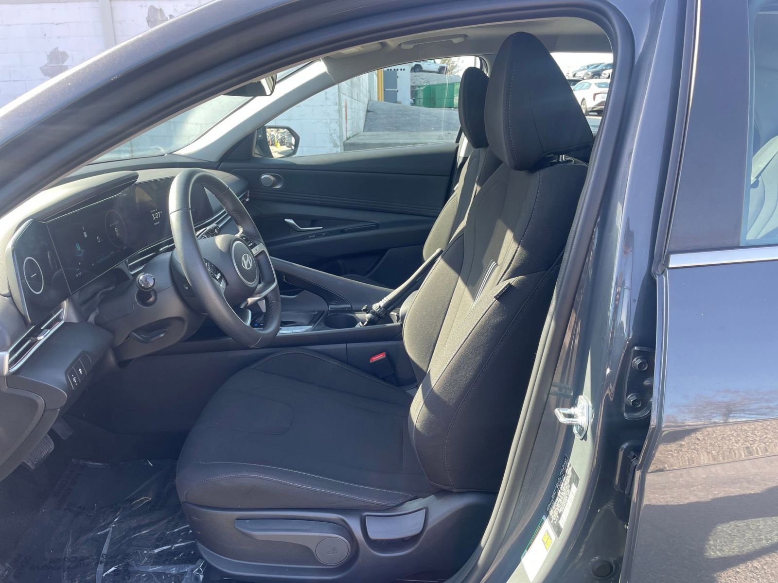 Used 2025 Hyundai Elantra SEL FWD image 27