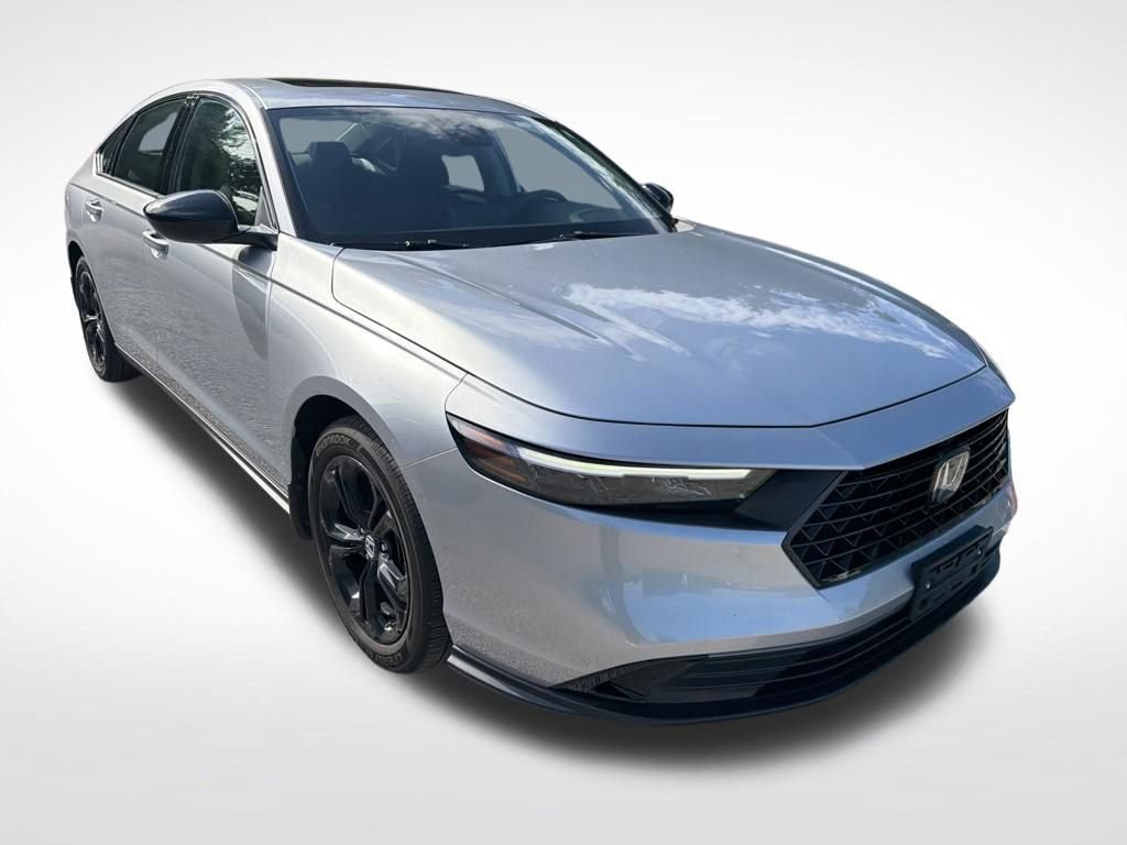 Used 2025 Honda Accord SE image 18