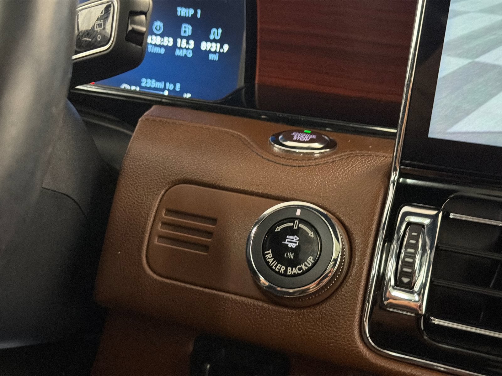 Certified 2023 Lincoln Navigator Reserve AWD/4WD image 32
