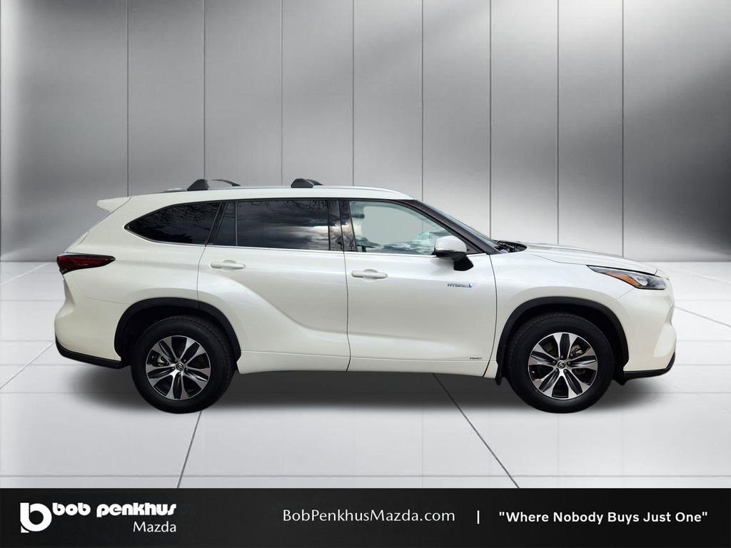 Used 2020 Toyota Highlander XLE AWD/4WD image 24